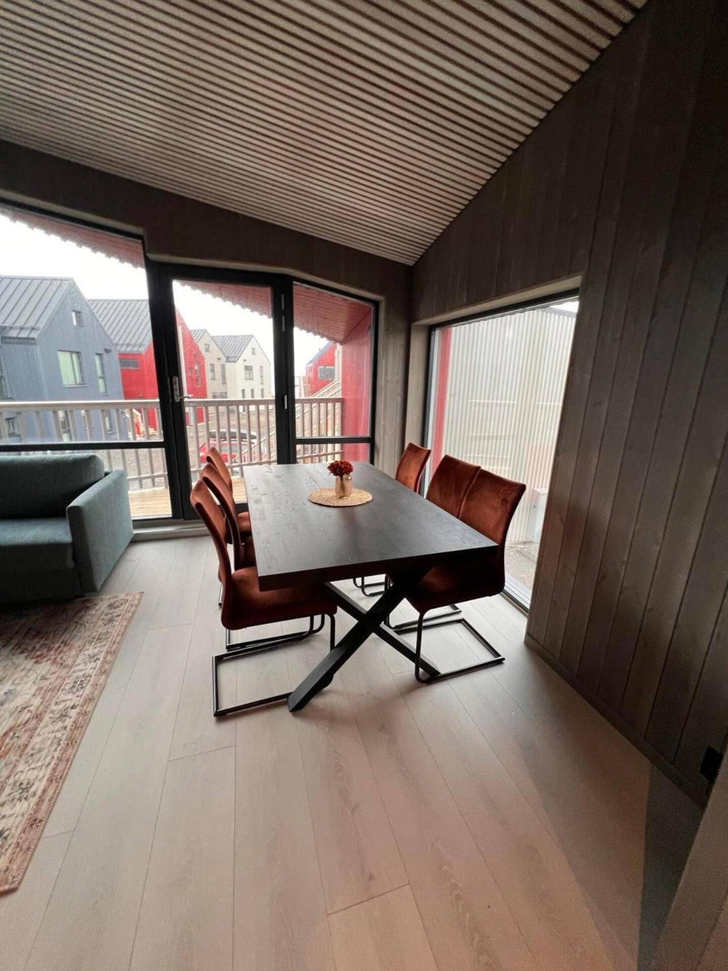 Stilren Leilighet I Henningsvaer Exterior foto